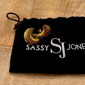 Sassy Jones golden earrings.